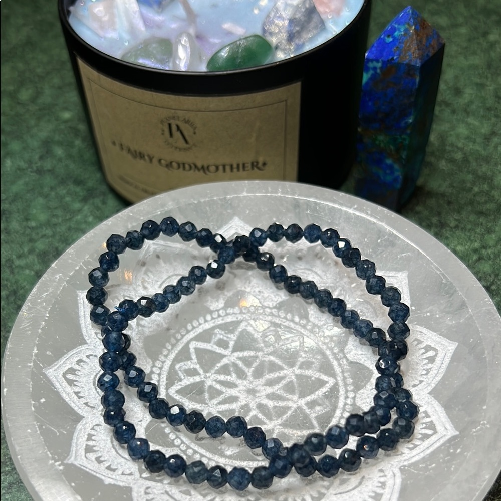 One Sapphire in 4mm faceted